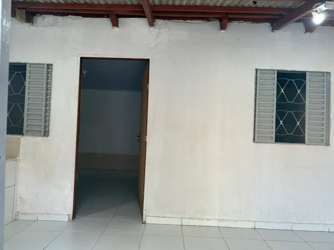 Aluga-se barracão na Vila Brasília 