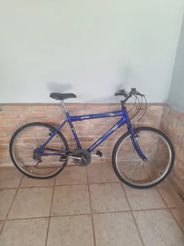 Bicicleta azul com marcha Aro 26