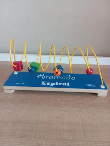 Brinquedo aramado espiral marca Carlu