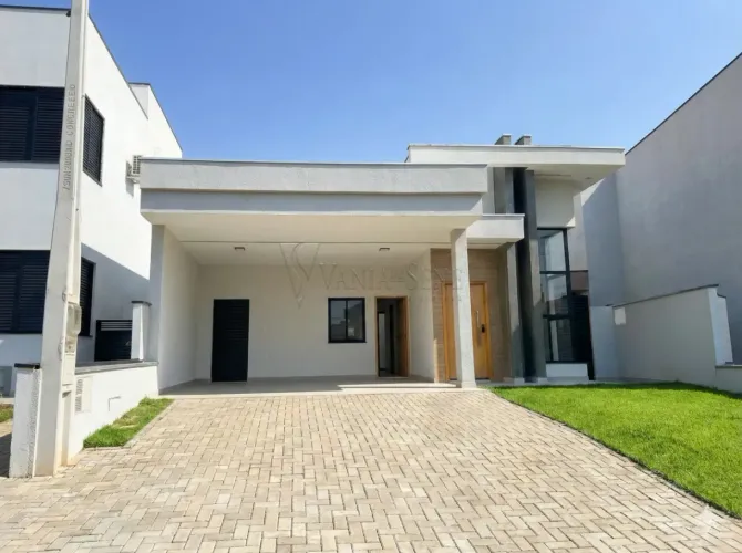 Casa à Venda em Condomínio Fechado em Caçapava, São Paulo