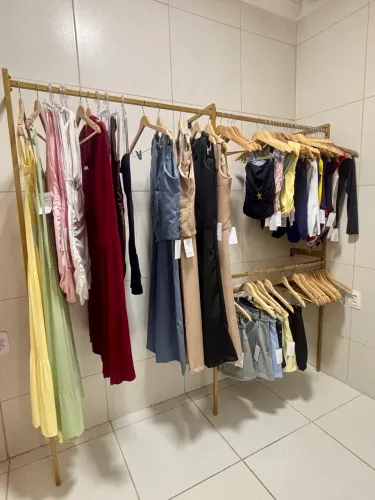Arara para Loja de Roupas Dourada + 20 Cabides | Nova
