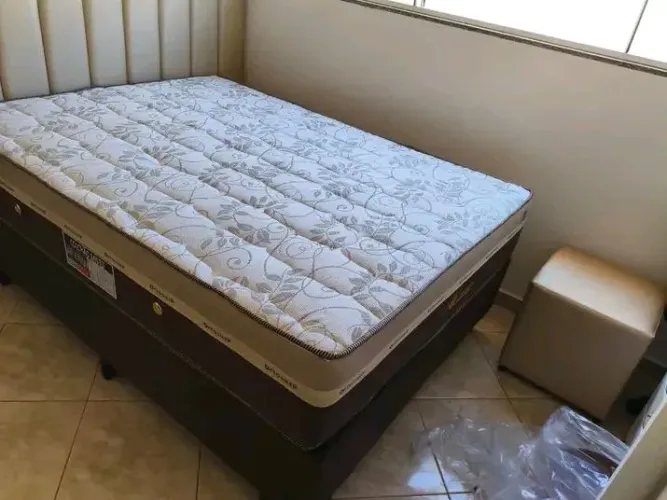 Cama casal base e colchão molas ensacadas