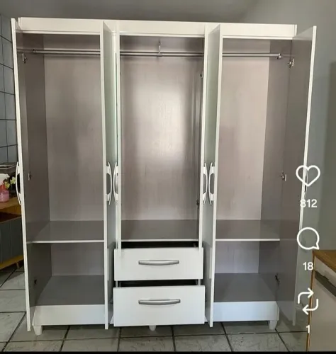 Guarda roupa real 6 portas com espelho