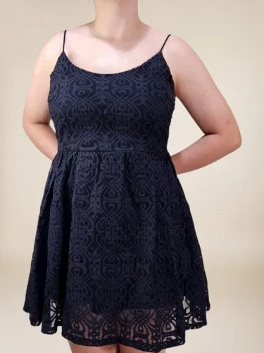 Vestido curto renda preta tam G