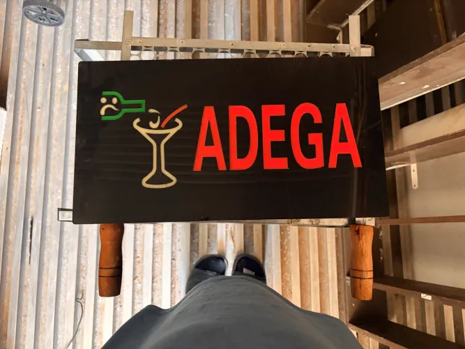 Placa adega pisca pisca