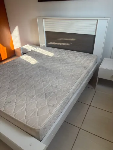Cama de casal com colchão