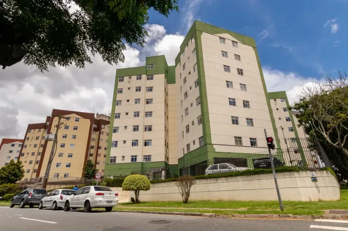 Apartamento Reformado de 3 Quartos no Edifício Lugano | Hauer | Excelente Localização