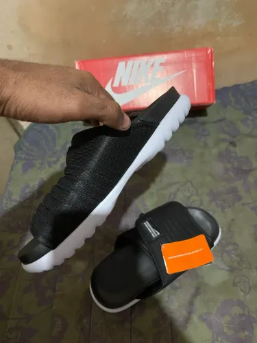 Chinelo Nike preto