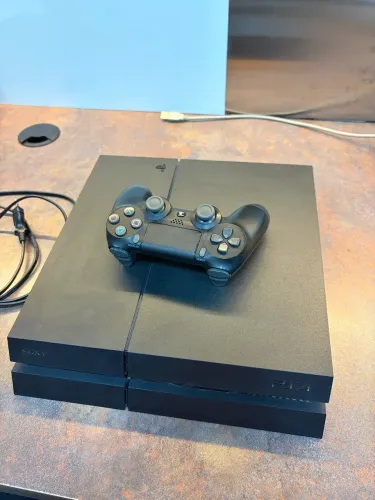Play Station 4 - 1 TB