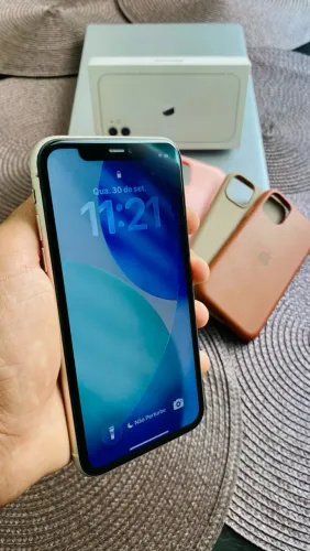 Iphone 11 Branco 64GB + 6 Capinhas Unissex