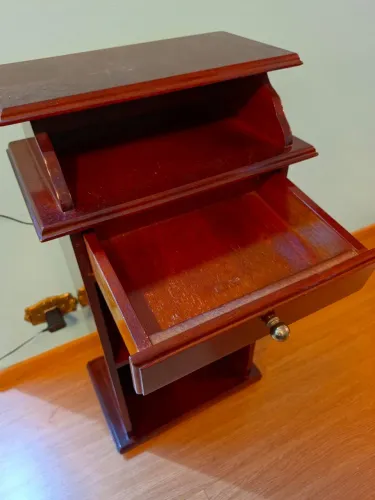 Móvel vintage de apoio para telefone fixo usado