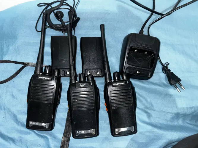 KIT C/ RÁDIOS COMUNICADORES (Baofeng)