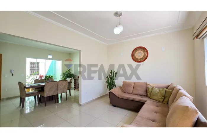 Casa Térrea de 161m² no Jardim Regina: 3 Quartos (1 Suíte), Planejados, Edícula e Espaço G