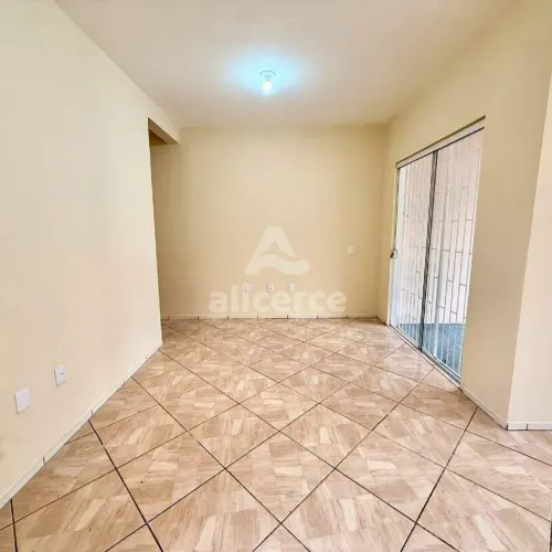 Casa Geminada à Venda com valor atrativo no bairro Forquilhas, São José/SC