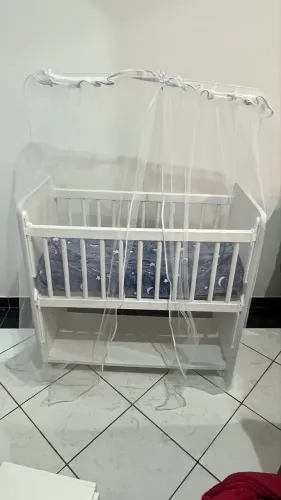 Vende-se Mini Berço branco com mosquiteiro