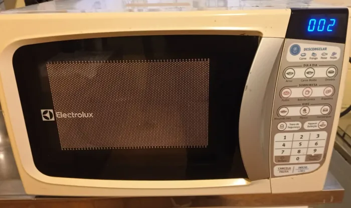 Microondas Electrolux funcionando perfeitamente