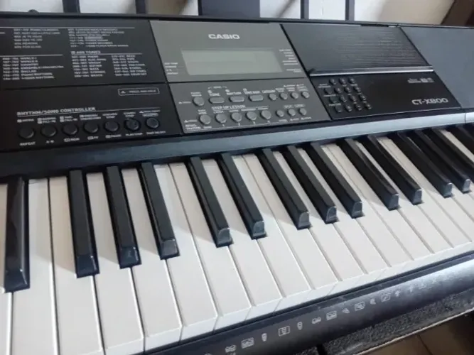 (SÓ VENDA) Teclado musical Casio CT-X800 impecável.