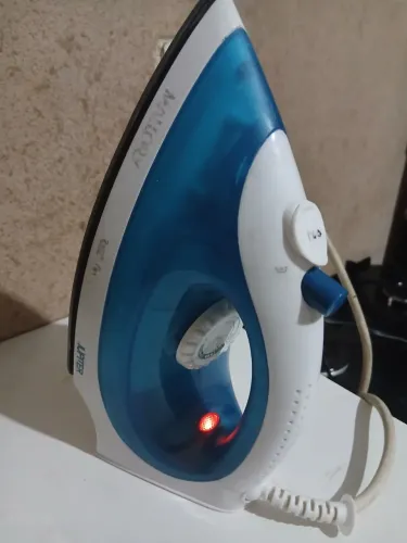 Ferro de passar a vapor 