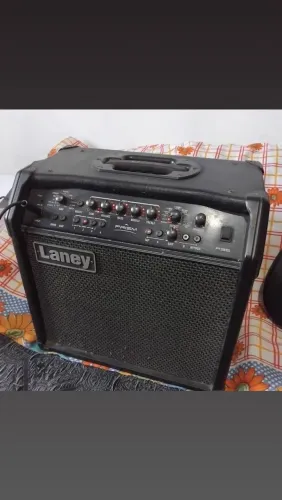 Amplificador Laney Prism P35 com efeitos 