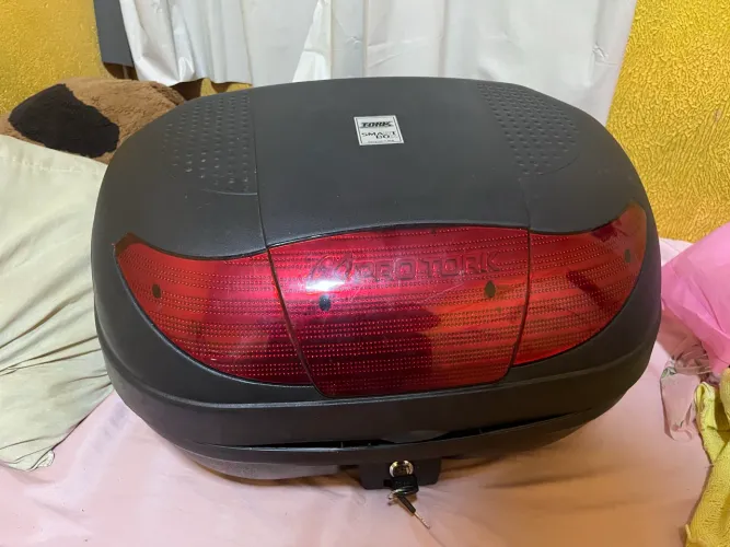 BAÚ PRO TORK - NOVO - COM SUPORTE - 45 LITROS