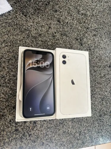 iPhone 11 com caixa
