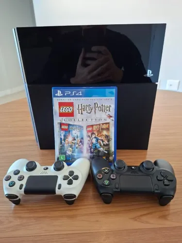 PlayStation 4 Fat 500GB SSD + 2 Controles + Jogo