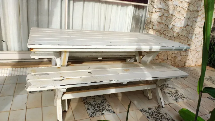 Mesa de madeira, estilo picnique