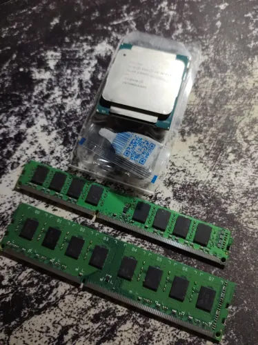 2 pentes memória DDR3 + Xeon E2670v3 