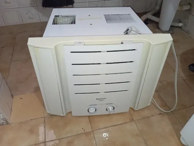 Vendo ar condicionado Springer Midea 10.000 btus, 127volts em ótimo estado.