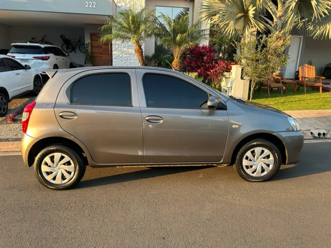 Toyota Etios X 1.3 Flex 16V 5P Mec. 2017