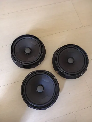 3 alto falantes redondo para carro (pifado)