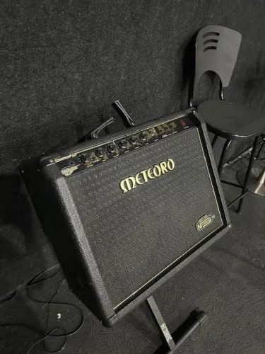 Amplificador Meteoro Nitrous GS 100 Transistor para guitarra de 100W