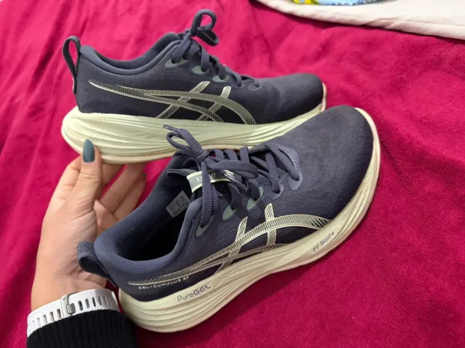 Tênis Asics Cumulus 27 Feminino Tam 34 usado poucas vezes estado de novo