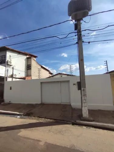 Aluga-se casa na Av Principal do Saci