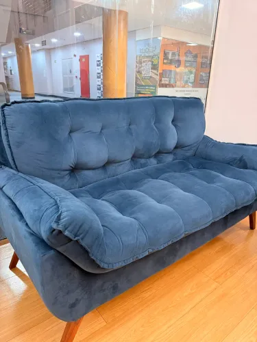 Sofá três lugares