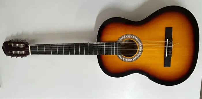 Vendo Violão, super conservado para estudos $390,00 Interessados pv