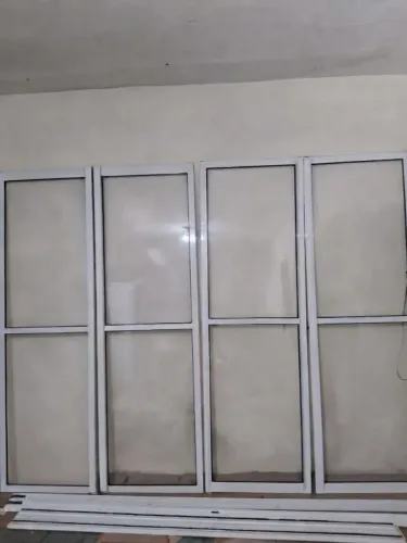 PORTA PERFEITA! 2,52 LARGURA X 2,10