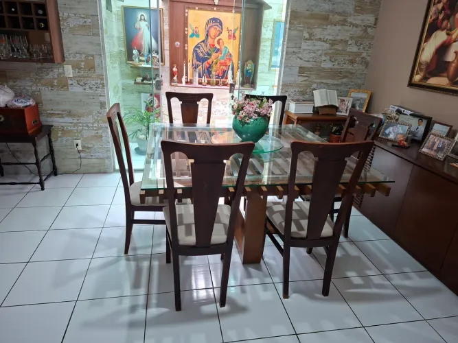 Mesa jacauna 1,5m por 1,5m com cadeiras