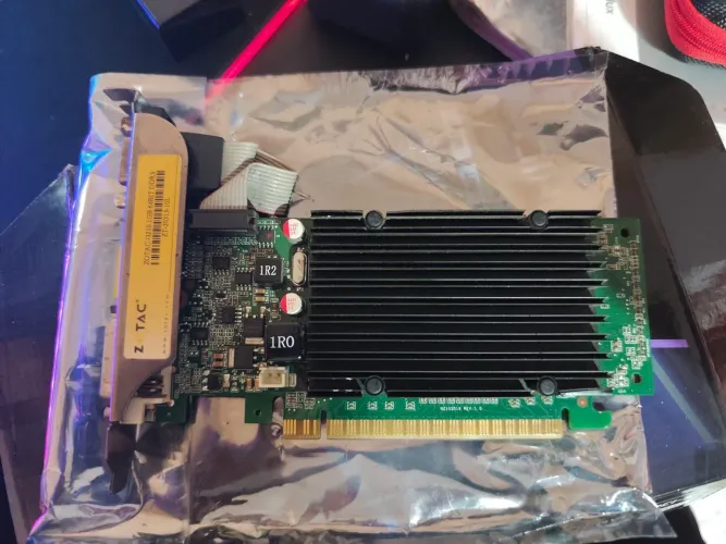 Placa de vídeo zotac g210 1GB ddr3