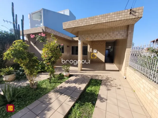 CASA 3DORM PRÓXILO A BEIRA MAR BAIRRO BAKLNEÁRIO