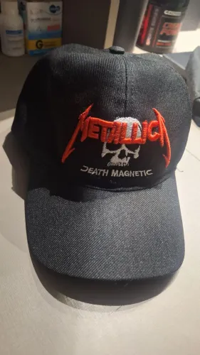 Boné Metallica