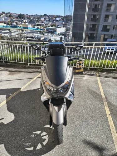 Yamaha Nmax 160 - Cinza
