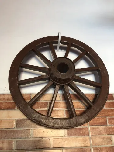 Roda de Carroça Antiga Original em Excelente Estado