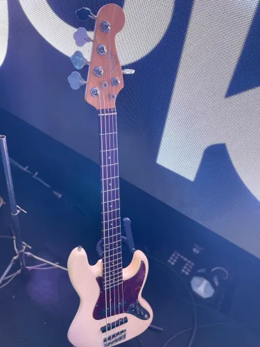 Baixo Fender Jazz bass American Standard 5 cordas