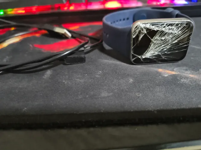 Mi Band 9 pro com tela quebrada
