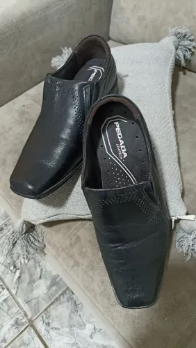 Sapato social sem cadarço de couro preto marca Pegada número 40