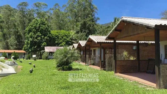 Imóvel para venda tem 193600 metros quadrados com 4 quartos em Trapiche - Macaé - RJ
