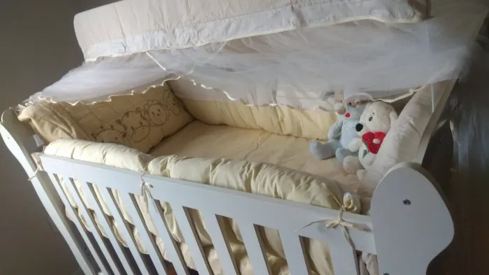 Berço com poucos meses de uso