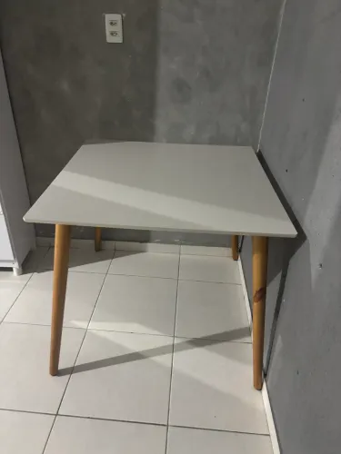Mesa de quatro cadeiras 