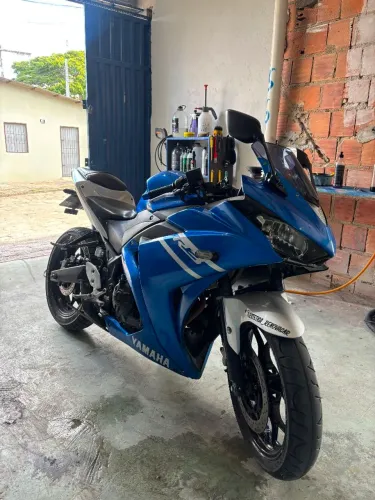 Moto R3